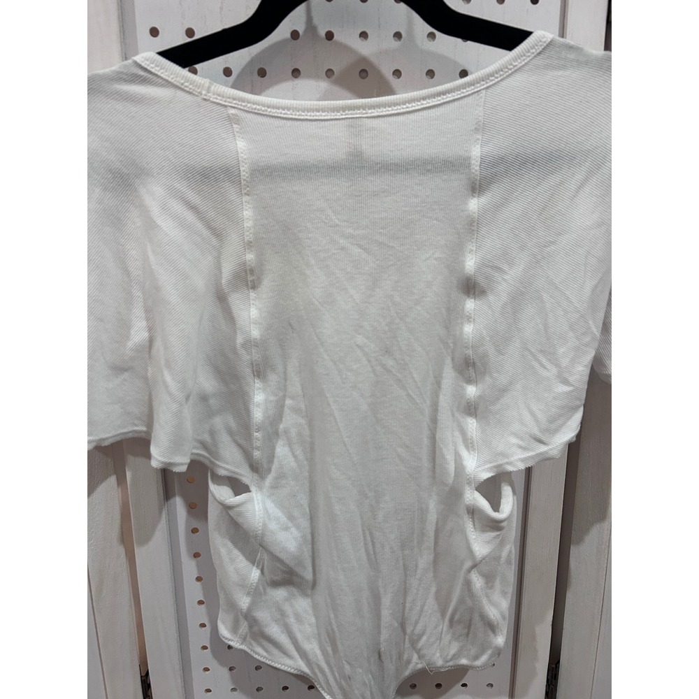 Free People White Ribbed Knit Short Sleeve Bodysuit Snap Closure‎ Cutout Sides - Picture 7 of 8